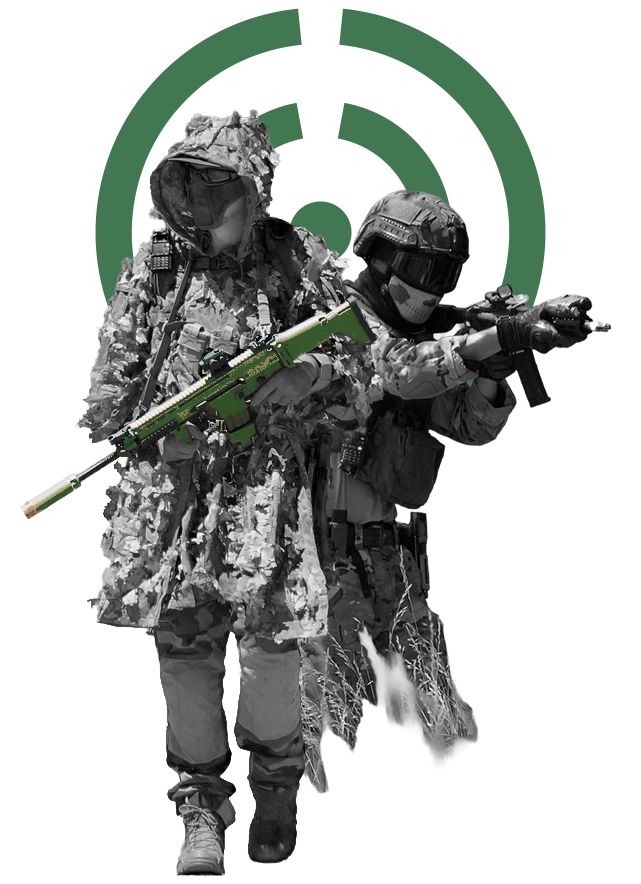 Joueurs d'airsoft en action sur un terrain SpawnForge